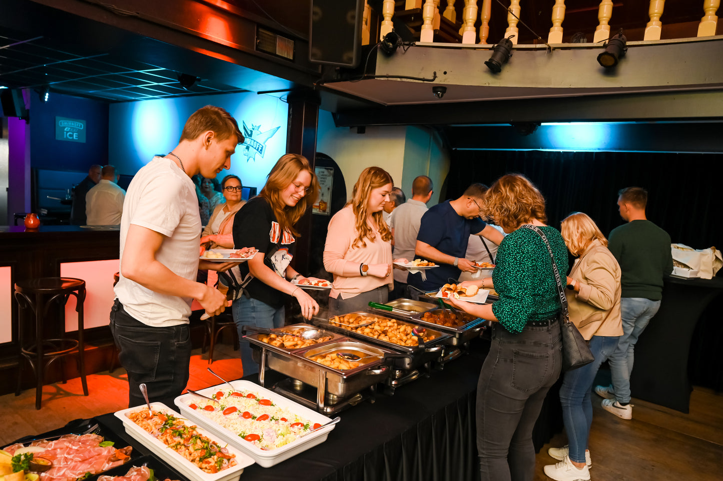 HET ULTIEME ALL-IN BEDRIJFSUITJE: EIGEN BAR, 4 UUR DRINKEN, 2X LASERGAMEN & BUFFET VOOR €80,- P.P.