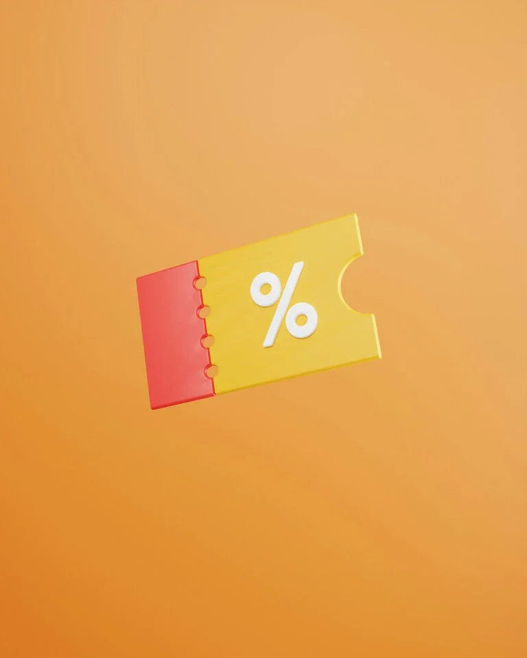 Gele en rode kortingsbon met wit procentteken op oranje achtergrond