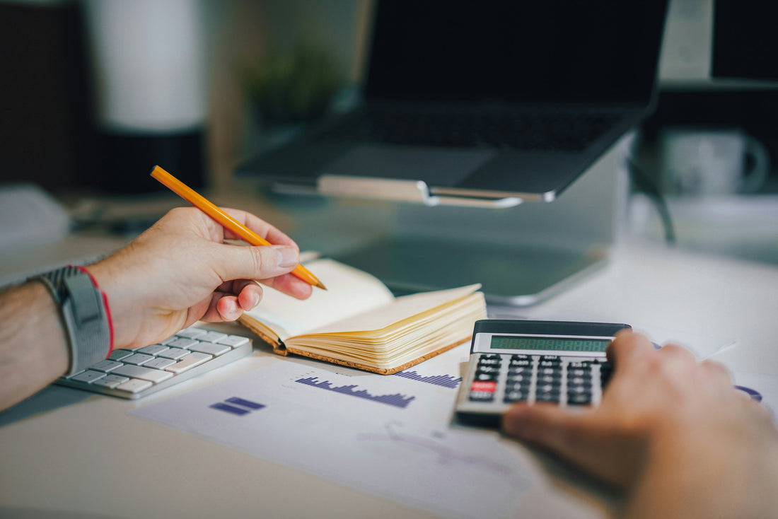 Kosten besparen als ondernemer: dit is waar het échte geld zit